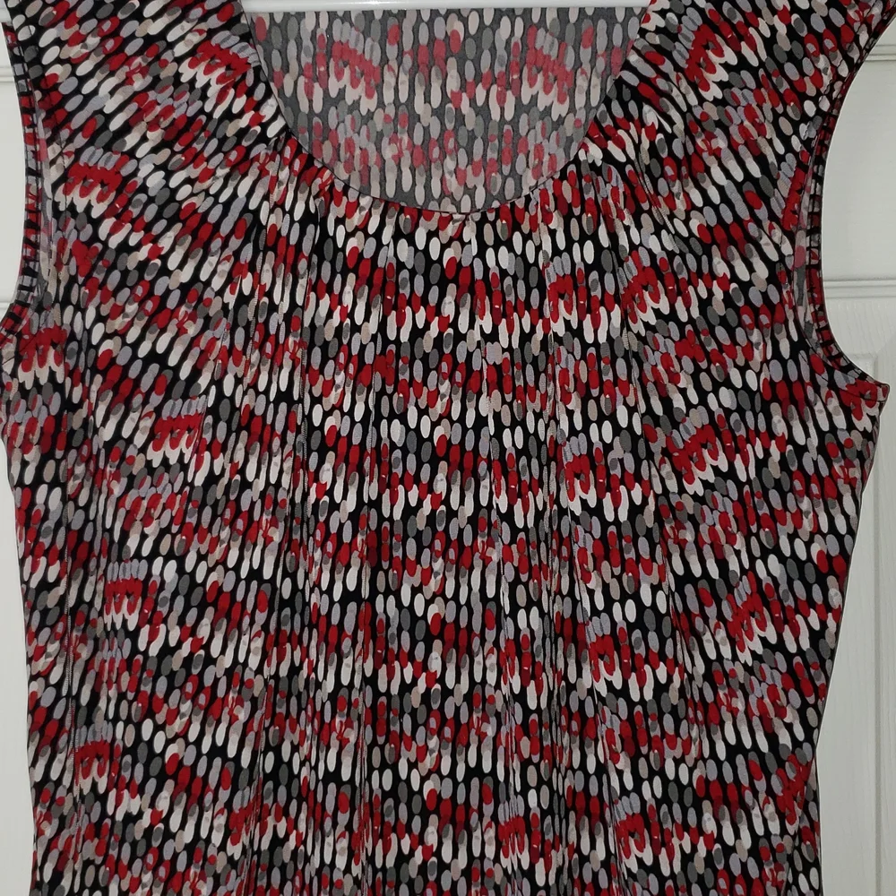 Sleeveless blouse - Picture 3 of 3